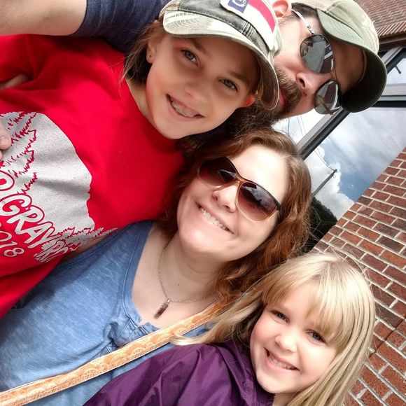 Meet your Posher, Jennifer - Picture 1 of 1